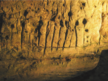 foto di serie continua di coppelle con filetto, Grotta di Diana (Canossa di Mulazzo, MS) 